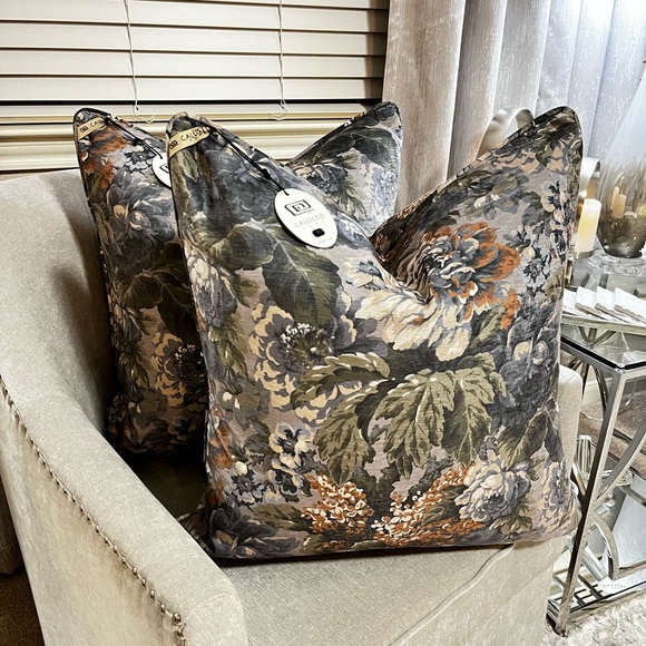 1-NWT CALLISTO HOME LUXURY VELVET FLORAL DESIGN DECORATIVE PILLOW - Picture 13 of 15